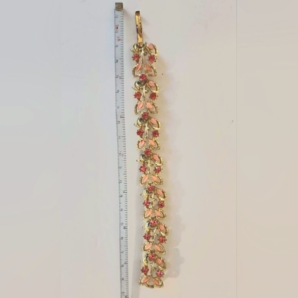 Vintage gold painted flora rhinestone pastel pink bracelet - Picture 8 of 10